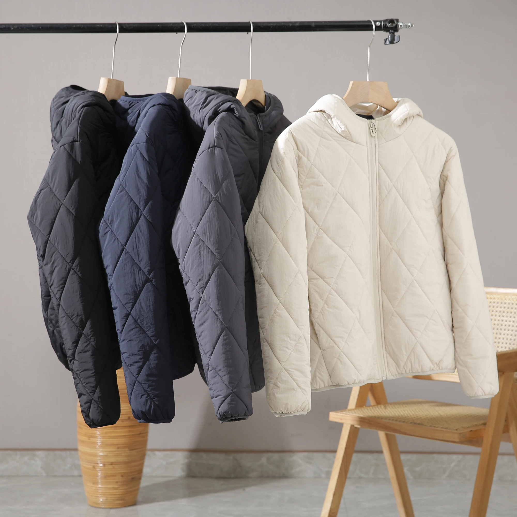 Мужская теплая хлопковая куртка с капюшоном для пар, осенне-зимнее пальто с ромбовидным узором, молодежный городской стиль
Мужская теплая хлопковая куртка с капюшоном для пар, осенне-зимнее пальто с ромбовидным узором, молодежный городской стиль