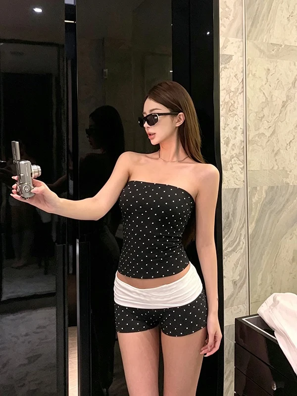 Pure Desire American Style Spicy Girl Color Block Polka Dot Tube Top Vest Slim Fit Overhead Shirt Low Waist Shorts Set
Pure Desire American Style Spicy Girl Color Block Polka Dot Tube Top Vest Slim Fit Overhead Shirt Low Waist Shorts Set