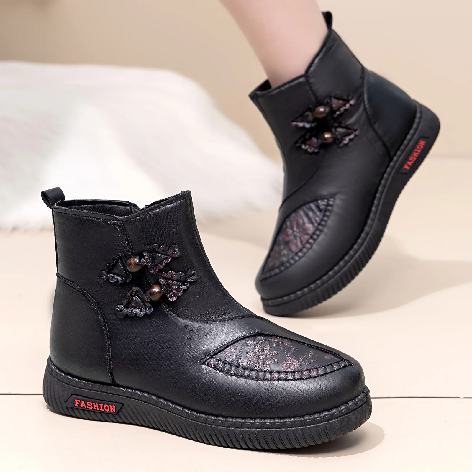 Cotton Shoes 2025 Winter Women's Embroidered Fashion Women's Boots Warm Leather Boots Snow Boots with Thick Velvet Cotton Boots
Cotton Shoes 2025 Winter Women's Embroidered Fashion Women's Boots Warm Leather Boots Snow Boots with Thick Velvet Cotton Boots