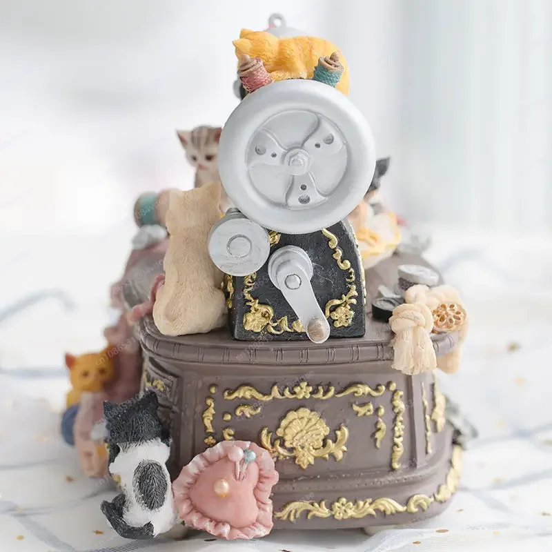 Музыкальная шкатулка с изображением кота, винтажный орнамент, подарок на день Святого Валентина, подруга, девочка, детская музыкальная шкатулка на день рождения
Музыкальная шкатулка с изображением кота, винтажный орнамент, подарок на день Святого Валентина, подруга, девочка, детская музыкальная шкатулка на день рождения