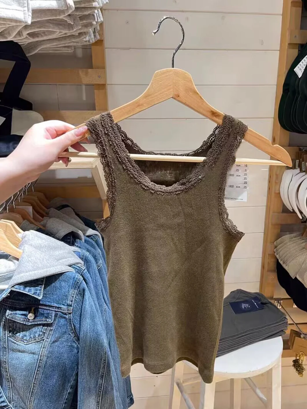 Lace Trim Solid Basic Tank Top for Woman Clothes U Collar Sleeveless Slim Vest Fashion Casual Vintage Simple Sweet Camisole Tops
Lace Trim Solid Basic Tank Top for Woman Clothes U Collar Sleeveless Slim Vest Fashion Casual Vintage Simple Sweet Camisole Tops