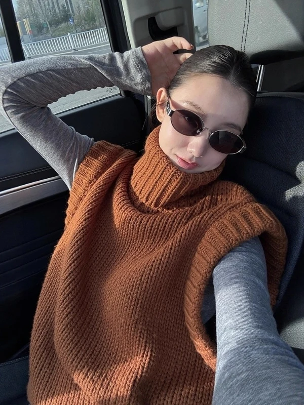 Cafe Au Lait Thick Needle Knit High Collar Sleeveless Vest Women's Short Style Layering Top French Style Loose Fit Daily Wear
Cafe Au Lait Thick Needle Knit High Collar Sleeveless Vest Women's Short Style Layering Top French Style Loose Fit Daily Wear