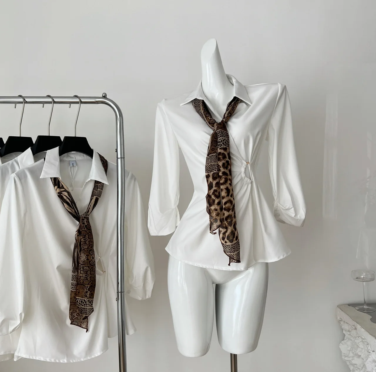 2025 Autumn Winter Women Shoujo Vintage Shirt Three-quarters Sleeve Blouse With Leopard Print Belt Tops 2000s New In Design
2025 Autumn Winter Women Shoujo Vintage Shirt Three-quarters Sleeve Blouse With Leopard Print Belt Tops 2000s New In Design