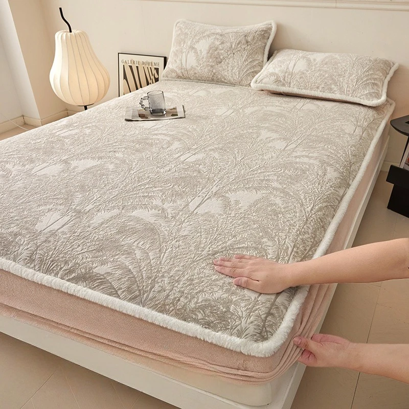 Комплект из трех предметов: наматрасник, вышитое покрывало из молочного войлока, простыня на резинке, постельное белье и наволочки
Комплект из трех предметов: наматрасник, вышитое покрывало из молочного войлока, простыня на резинке, постельное белье и наволочки