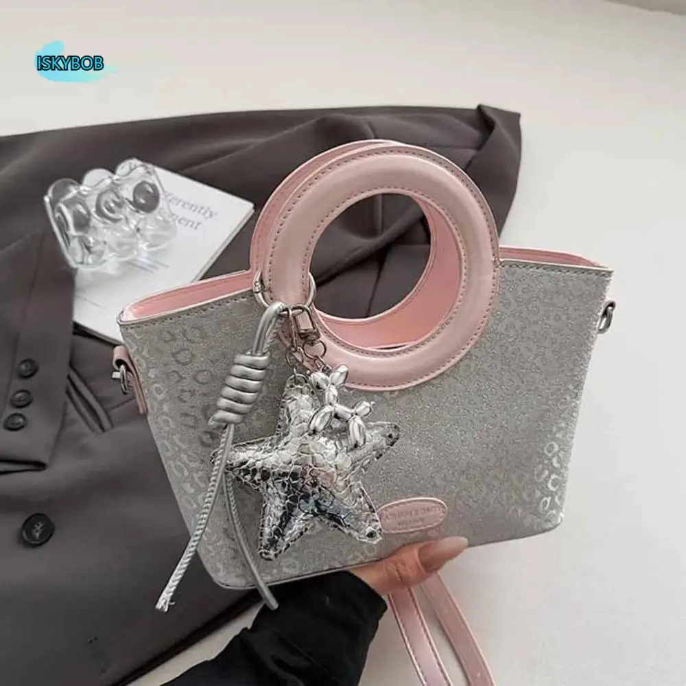 Простая сумка из искусственной кожи Sweet Star Silver, большая сумка через плечо, маленькая сумка-корзина, сумка на плечо в корейском стиле, блестящая сумка для банкета, дорожная сумка
Простая сумка из искусственной кожи Sweet Star Silver, большая сумка через плечо, маленькая сумка-корзина, сумка на плечо в корейском стиле, блестящая сумка для банкета, дорожная сумка