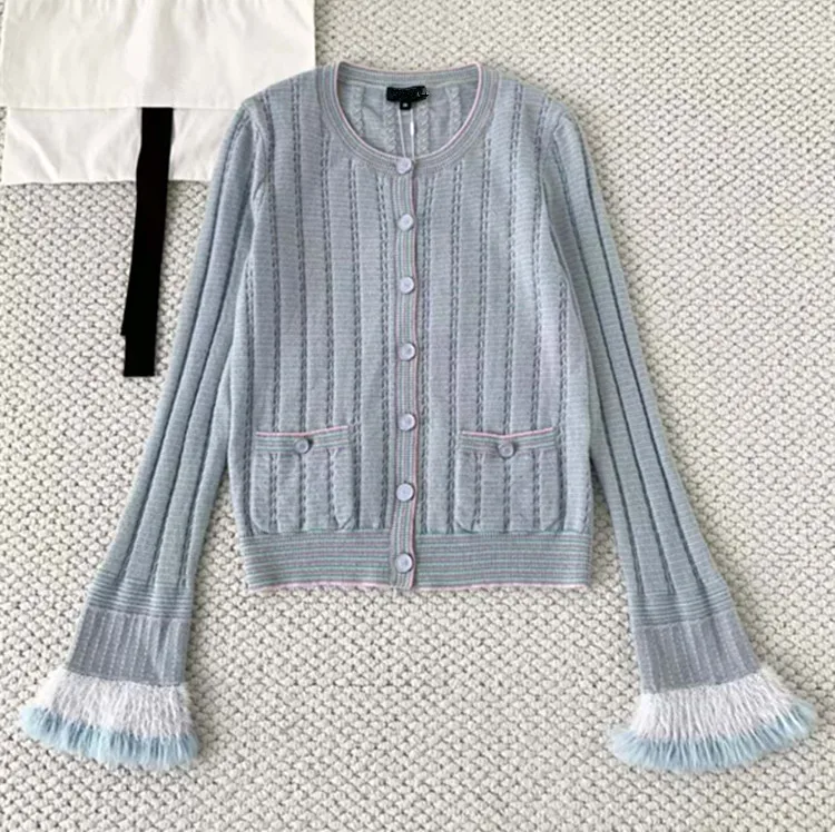 Customized New Winter styles European and American women's clothing Long-sleeved feather blue cashmere Knitted cardigan sweater
Customized New Winter styles European and American women's clothing Long-sleeved feather blue cashmere Knitted cardigan sweater