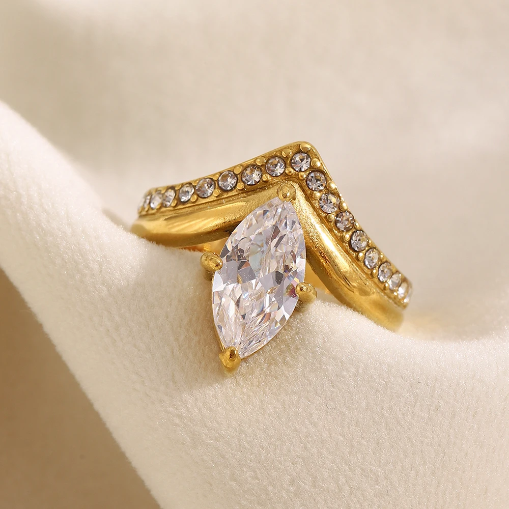 18K Gold Plated Stainless Steel Crown Zircon Ring for Women Elegant Jewelry Gift Set
18K Gold Plated Stainless Steel Crown Zircon Ring for Women Elegant Jewelry Gift Set