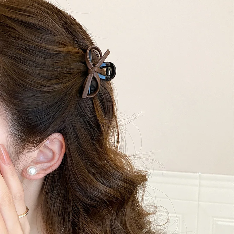 1pc Premium Leather Bow Small Hair Claw Clip Side Bangs Baby Hair Grips for Women Fine Hair Volumizing Half Up Hairstyle
1pc Premium Leather Bow Small Hair Claw Clip Side Bangs Baby Hair Grips for Women Fine Hair Volumizing Half Up Hairstyle
