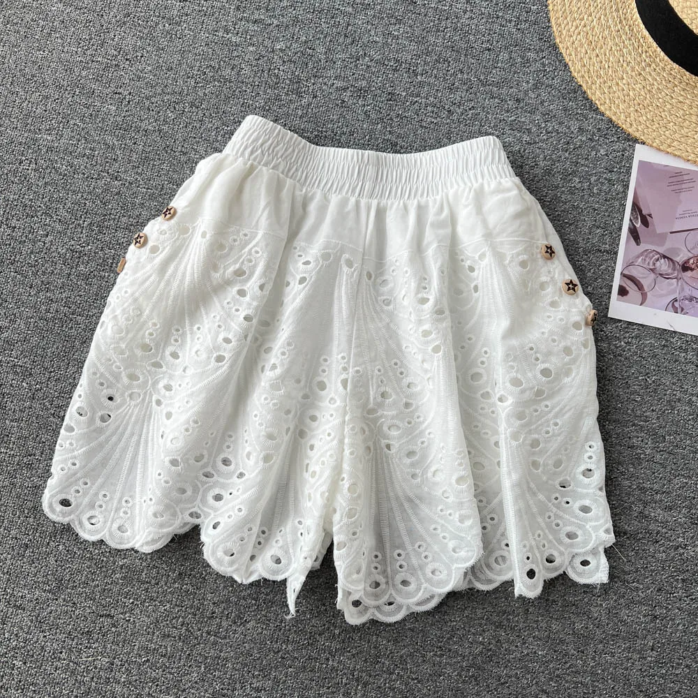 Arazooyi Hollow Out Lace Shorts Women Summer Simple Metal Button High Waist Wide Leg Short Pants French Solid All Match Clothes
Arazooyi Hollow Out Lace Shorts Women Summer Simple Metal Button High Waist Wide Leg Short Pants French Solid All Match Clothes