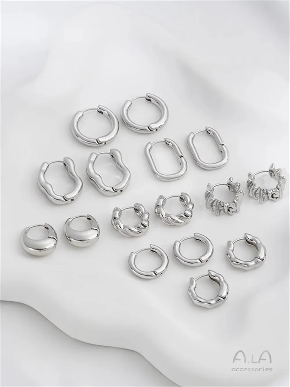 Real Gold Plated White Gold Round Fried Dough Twists Earrings Lava Shaped Earrings Advanced Light Luxury Metal Earrings F409
Real Gold Plated White Gold Round Fried Dough Twists Earrings Lava Shaped Earrings Advanced Light Luxury Metal Earrings F409