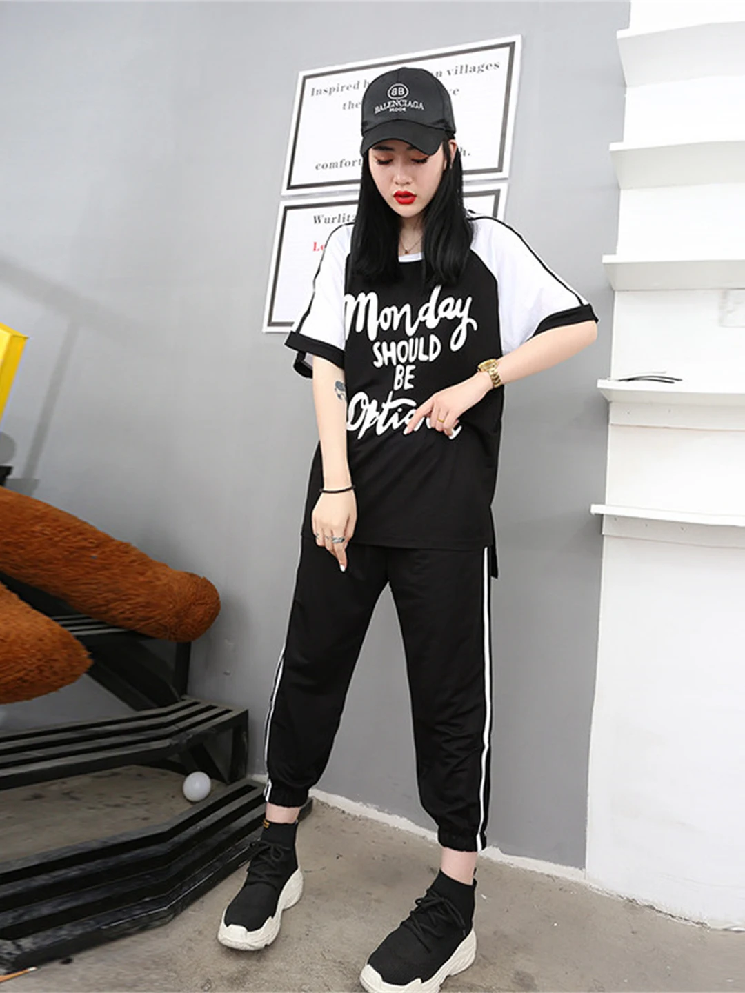 plus Size Women's Casual Two-Piece Set Korean Style Loose Fit Summer Clothes for Plump Sister MM Printed T-Shirt And Shorts
plus Size Women's Casual Two-Piece Set Korean Style Loose Fit Summer Clothes for Plump Sister MM Printed T-Shirt And Shorts