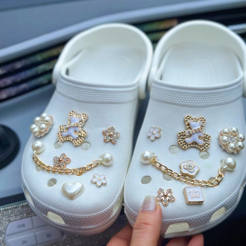 New Whole Set Hot Sale DIY Hole Shoes Charms for Cute Cartoon Handmade Charms Designer Quality Garden Shoe Decoration Girl Gift
New Whole Set Hot Sale DIY Hole Shoes Charms for Cute Cartoon Handmade Charms Designer Quality Garden Shoe Decoration Girl Gift