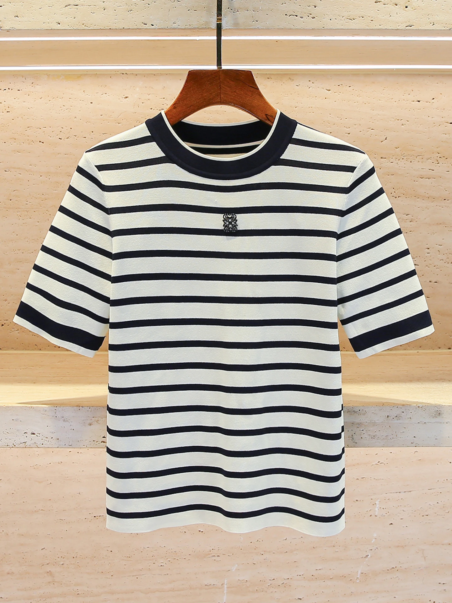 S Home Nan You High End Women's Summer 2026 College Style Striped Knitted T-Shirt Slim Fit round Neck Short Sleeve Top
S Home Nan You High End Women's Summer 2026 College Style Striped Knitted T-Shirt Slim Fit round Neck Short Sleeve Top