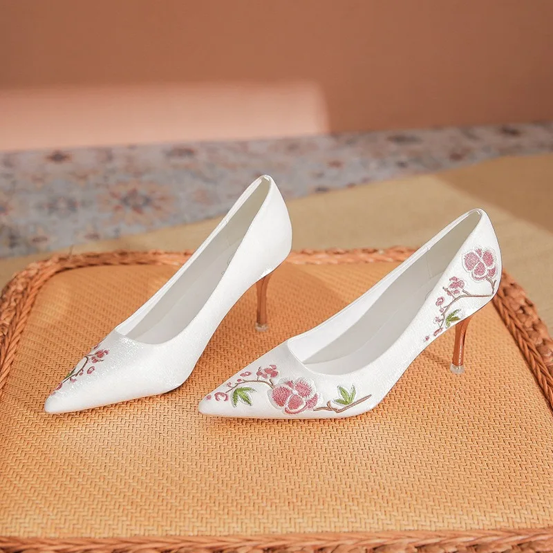 2025 Apricot Pumps for Women High Heel Shoes 7cm Female Fashion Silk Sexy Pointed Toe Embroider Wedding Shoes Women Floral Shoe
2025 Apricot Pumps for Women High Heel Shoes 7cm Female Fashion Silk Sexy Pointed Toe Embroider Wedding Shoes Women Floral Shoe