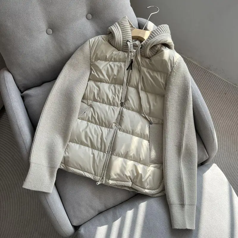 White Duck Down Knitted Short Puffer Jacket Women's Lightweight Fashionable Winter Coat with Hat Knot Element
White Duck Down Knitted Short Puffer Jacket Women's Lightweight Fashionable Winter Coat with Hat Knot Element