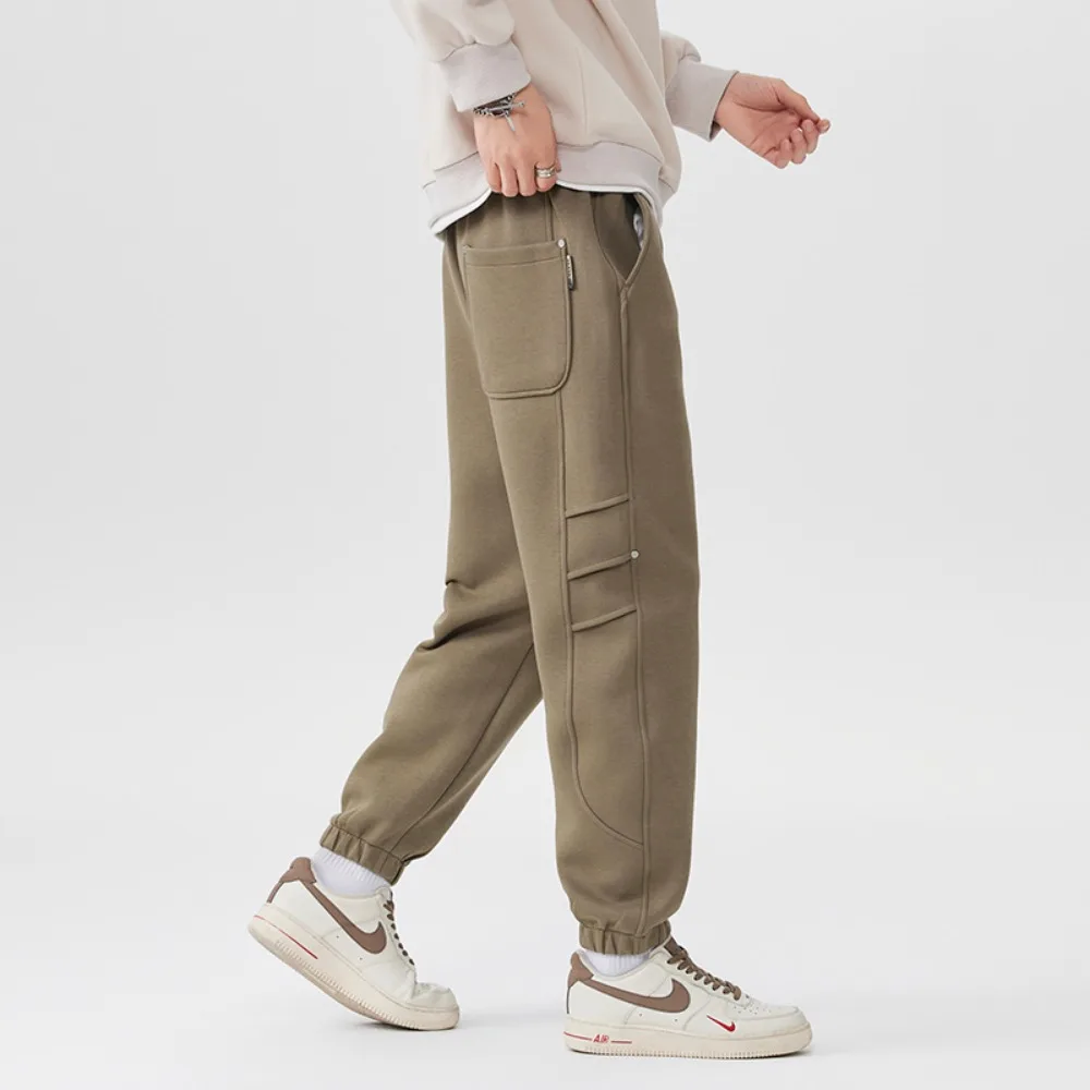 Весенне-осенние новые мужские модные зауженные трикотажные спортивные штаны, спортивные брюки, свободные, модные, универсальные и повседневные длинные брюки.
Весенне-осенние новые мужские модные зауженные трикотажные спортивные штаны, спортивные брюки, свободные, модные, универсальные и повседневные длинные брюки.