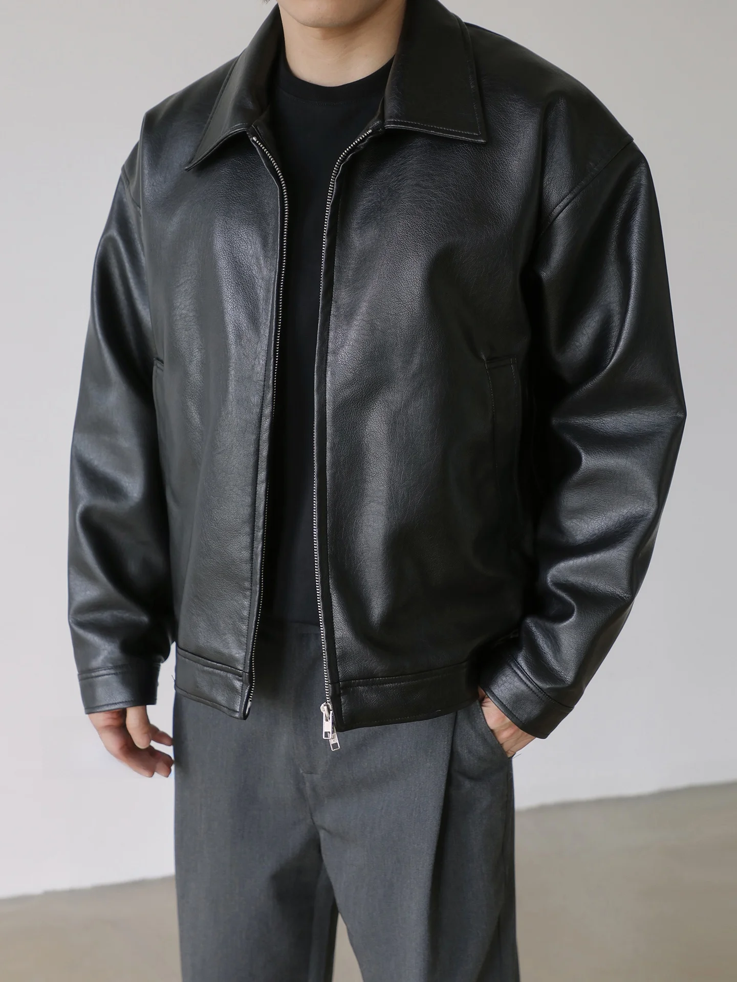 Loose Fit Men's Leather Jaet Bla Casual Versatile Slimming Autumn 2025 New Sle Youth Daily Wear Zipper Closure Coat
Loose Fit Men's Leather Jaet Bla Casual Versatile Slimming Autumn 2025 New Sle Youth Daily Wear Zipper Closure Coat