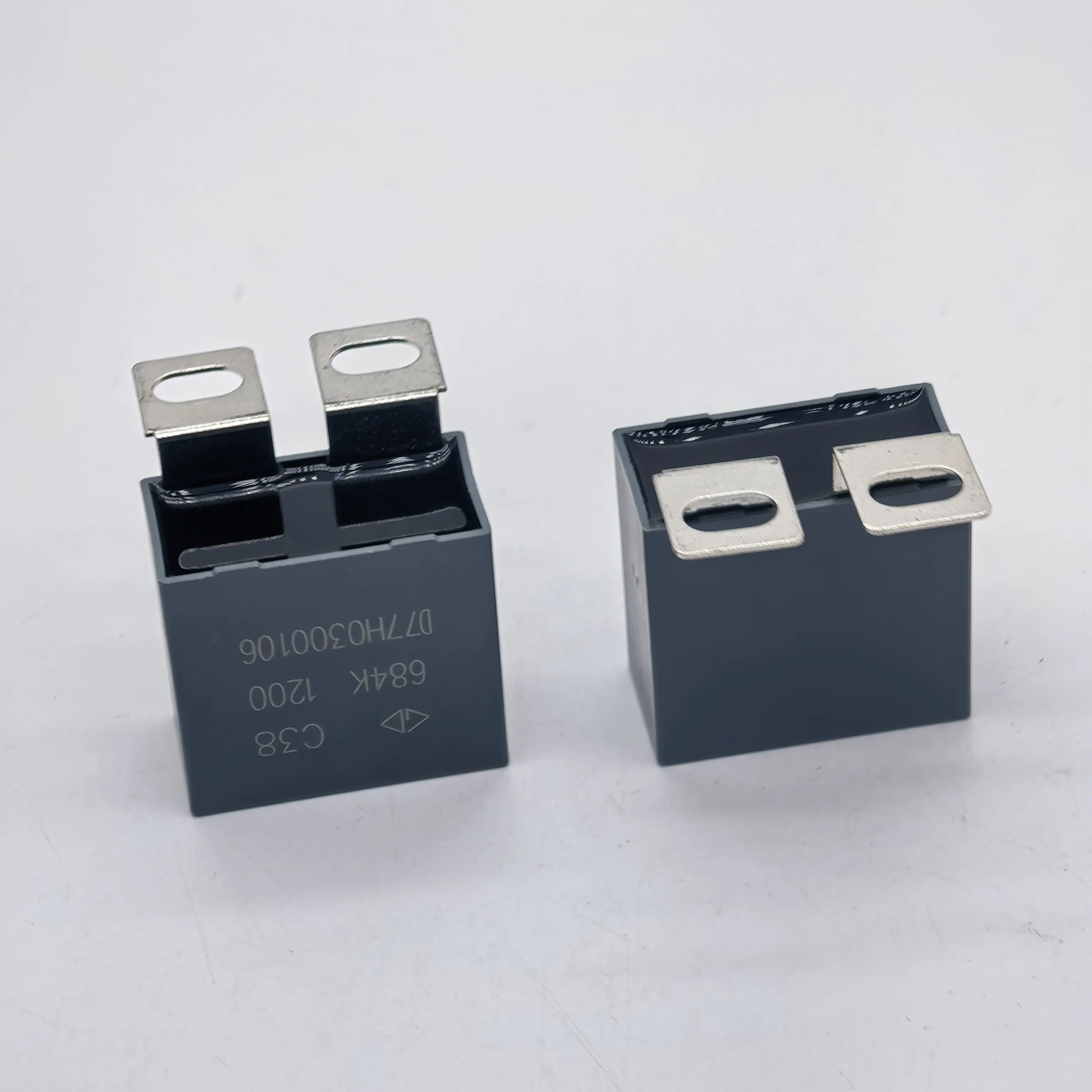 5 шт./C38 0,68 мкФ 1200 В D383L684K101111 IGBT неиндуктивный конденсатор для защиты от поглощения энергии
5 шт./C38 0,68 мкФ 1200 В D383L684K101111 IGBT неиндуктивный конденсатор для защиты от поглощения энергии