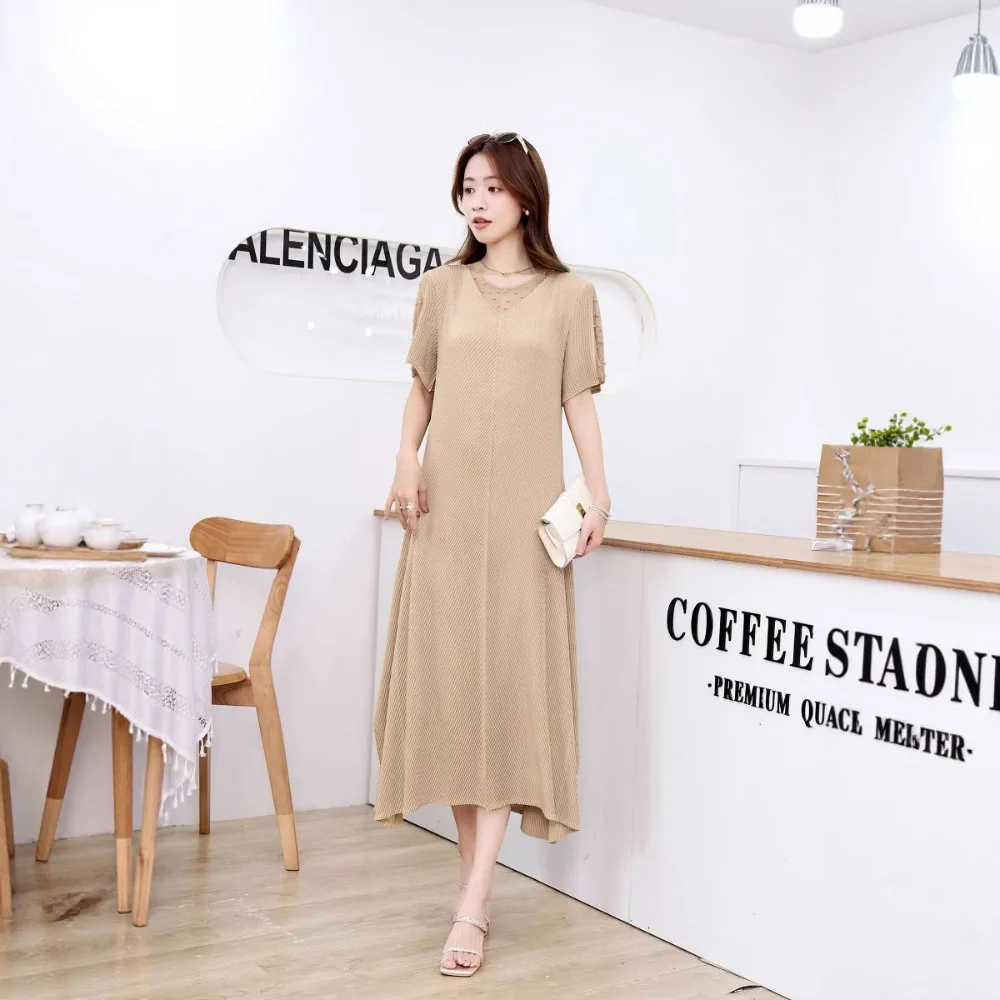 Miyake Pleated Long Dress 2025 New V-neck Fold Loose Belly Covering Dresses Elegant Pleated Mid Length Dress Pleats Colour Skirt
Miyake Pleated Long Dress 2025 New V-neck Fold Loose Belly Covering Dresses Elegant Pleated Mid Length Dress Pleats Colour Skirt