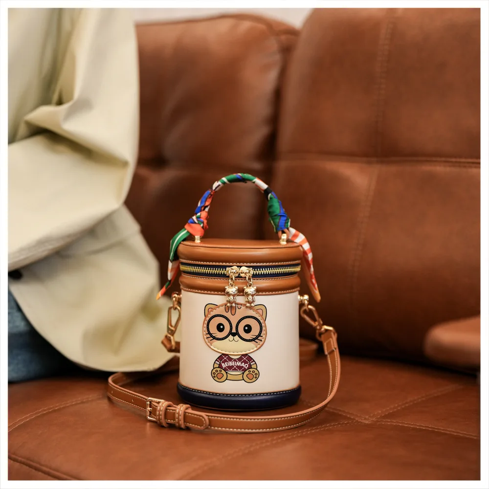 Beibaobao 2025 New Cylindrical Small Bag Classic Cartoon Hand Withdrawal Fashion Trend Single Shoulder Crossbody Bag
Beibaobao 2025 New Cylindrical Small Bag Classic Cartoon Hand Withdrawal Fashion Trend Single Shoulder Crossbody Bag