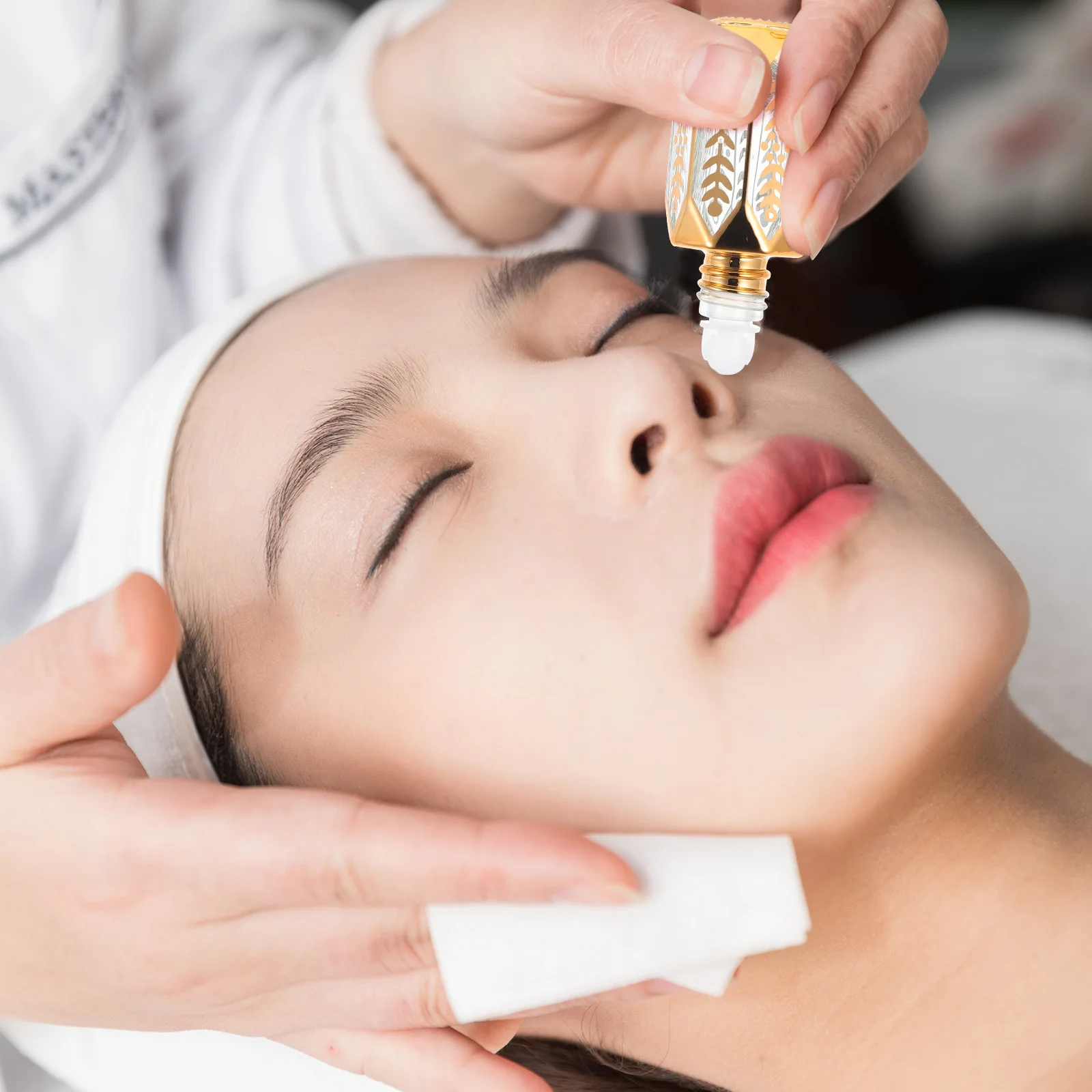 2Pcs Roll-on Bottles Perfume Sub Bottle Durable Glass Essential Oil Container Portable Liquid Roller Bottles Stainless Steel
2Pcs Roll-on Bottles Perfume Sub Bottle Durable Glass Essential Oil Container Portable Liquid Roller Bottles Stainless Steel