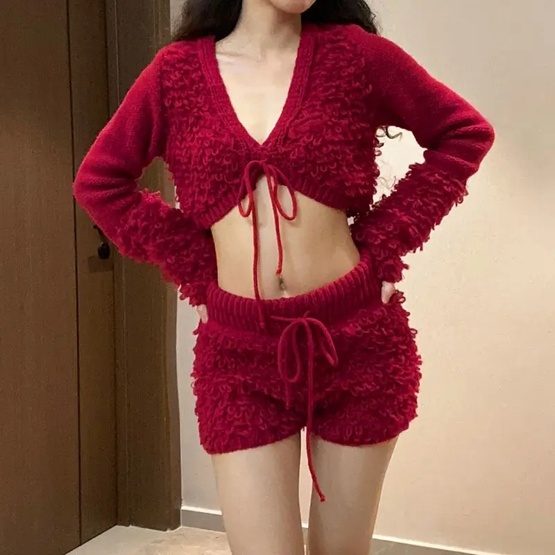 Sweet Hot Girl Pure Sexy Suit Women's Autumn Lace-up V-neck Long-sleeved Top Casual Shorts Two-piece Set Fashion Female Clothes
Sweet Hot Girl Pure Sexy Suit Women's Autumn Lace-up V-neck Long-sleeved Top Casual Shorts Two-piece Set Fashion Female Clothes