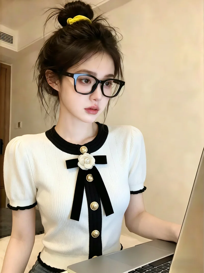 Summer New Style Women's Knitted Short Sleeve Top with 3D Flower Decoration Small Fragrance Style Self-Keeping Fashionable
Summer New Style Women's Knitted Short Sleeve Top with 3D Flower Decoration Small Fragrance Style Self-Keeping Fashionable