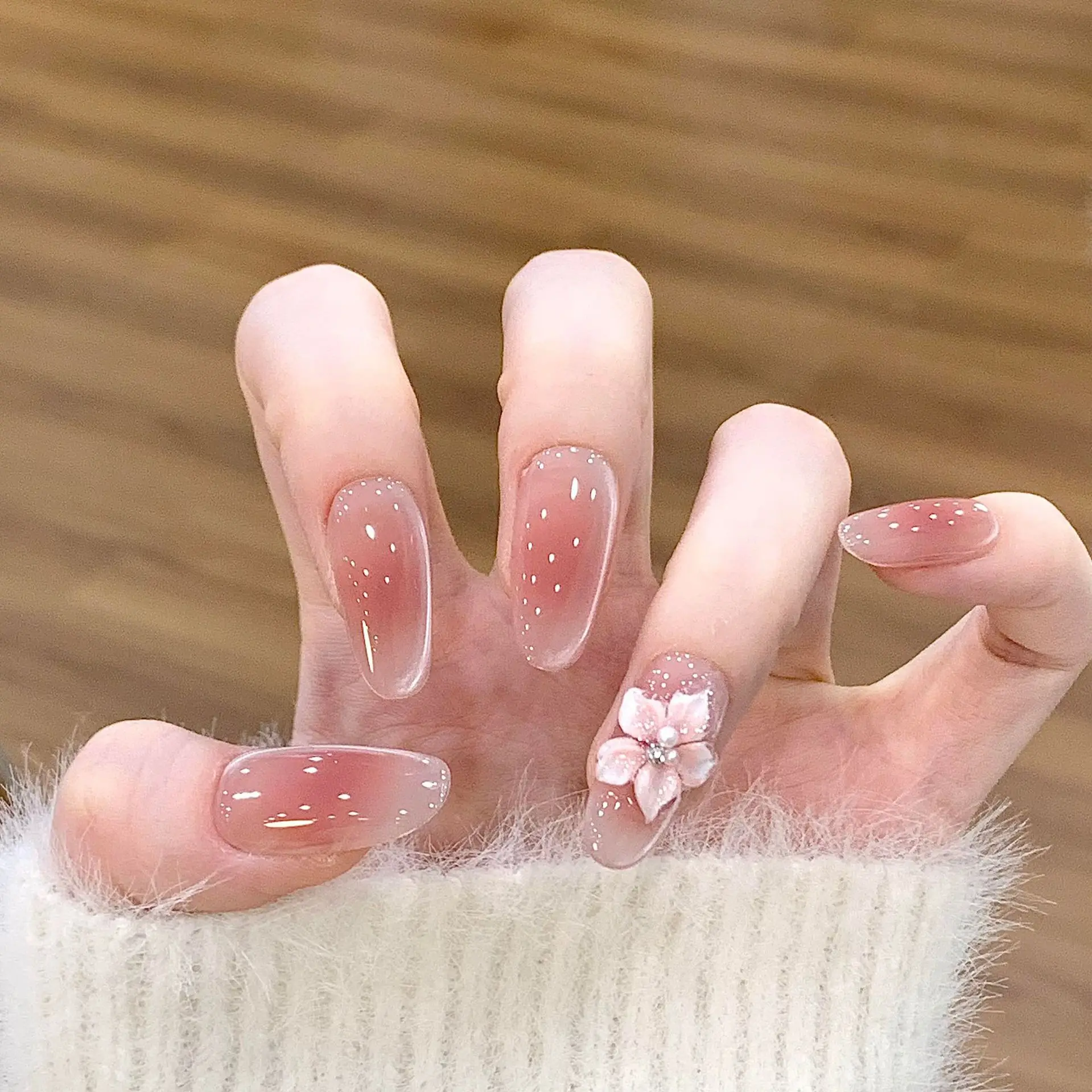 Handmade wearable nails, Instagram-style frost-effect manicure—cool, brightening, blush gradient, chic cat-eye finish
Handmade wearable nails, Instagram-style frost-effect manicure—cool, brightening, blush gradient, chic cat-eye finish