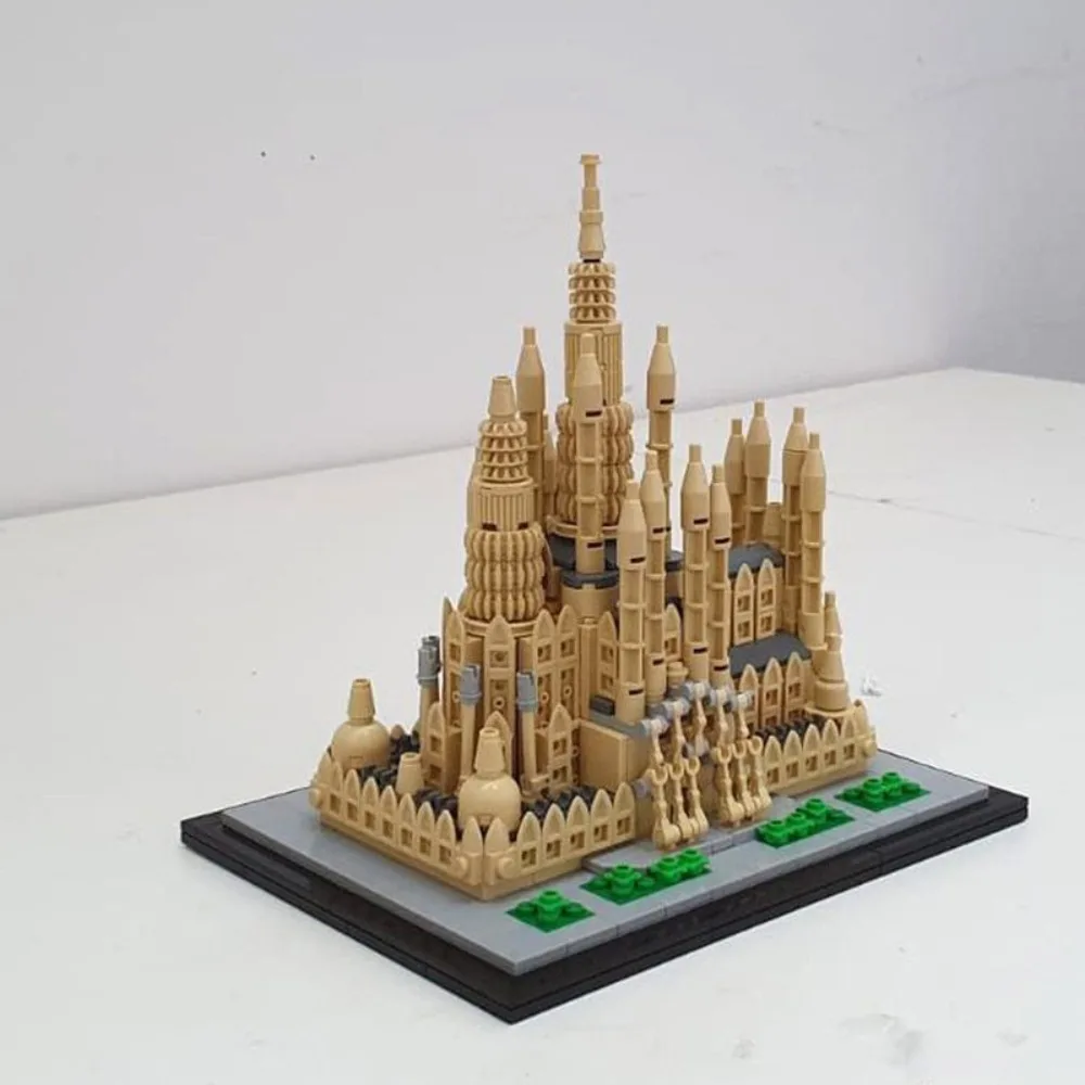 MOC 854PCS Barcelona famous cathedral Sagrada Familia Building blocks Assembly City Retro house Bricks Toys Festival Gifts
MOC 854PCS Barcelona famous cathedral Sagrada Familia Building blocks Assembly City Retro house Bricks Toys Festival Gifts