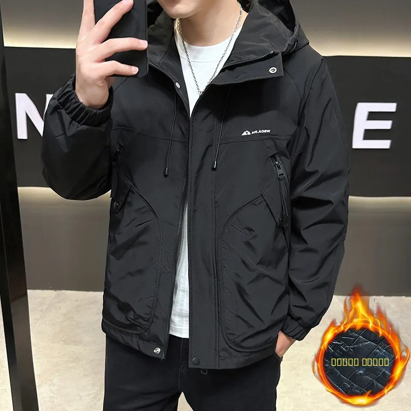 Утепленная хлопковая куртка мужская зимняя новая модная повседневная с капюшоном рабочая одежда теплая из полиэфирного волокна приталенного кроя с длинными рукавами на молнии
Утепленная хлопковая куртка мужская зимняя новая модная повседневная с капюшоном рабочая одежда теплая из полиэфирного волокна приталенного кроя с длинными рукавами на молнии