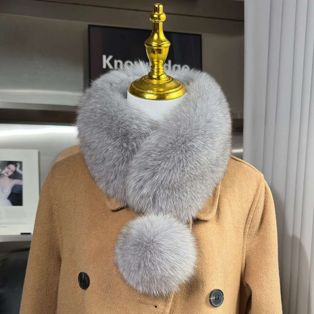 Real Fox Fur Scarf Women's Autumn Winter Fluffy Warm Real Rex Rabbit Fur Snap Collar Fur Neck Warmer
Real Fox Fur Scarf Women's Autumn Winter Fluffy Warm Real Rex Rabbit Fur Snap Collar Fur Neck Warmer