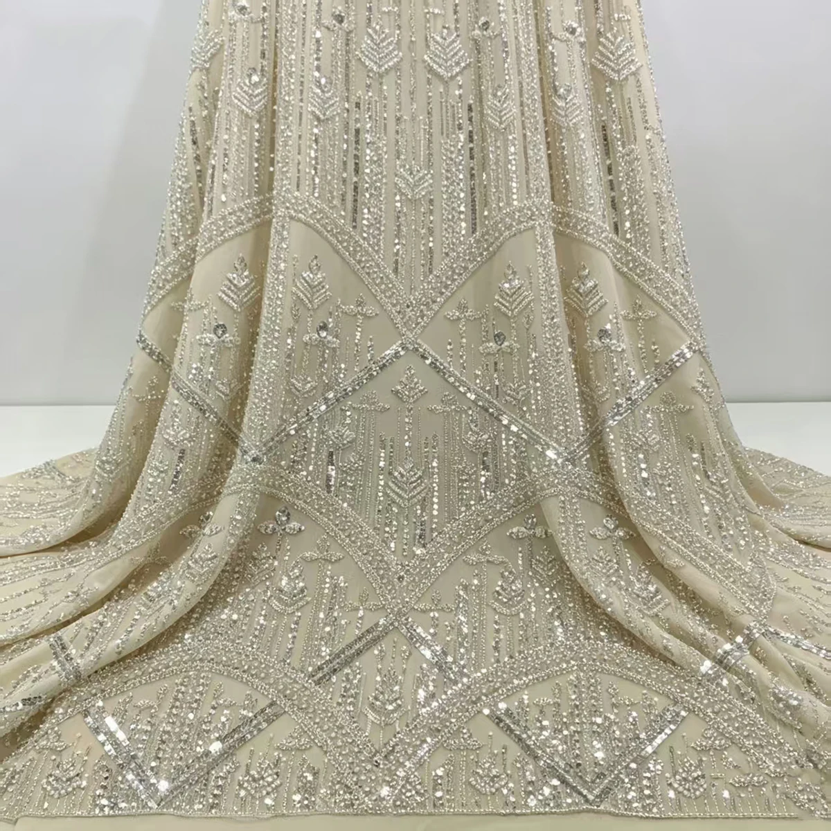 XILEI #10 Luxury Beaded Lace Fabric Heavy White Sequin Lace Fabric With Bead For Bridal Dress Evening Dress French Lace 1 Yard
XILEI #10 Luxury Beaded Lace Fabric Heavy White Sequin Lace Fabric With Bead For Bridal Dress Evening Dress French Lace 1 Yard