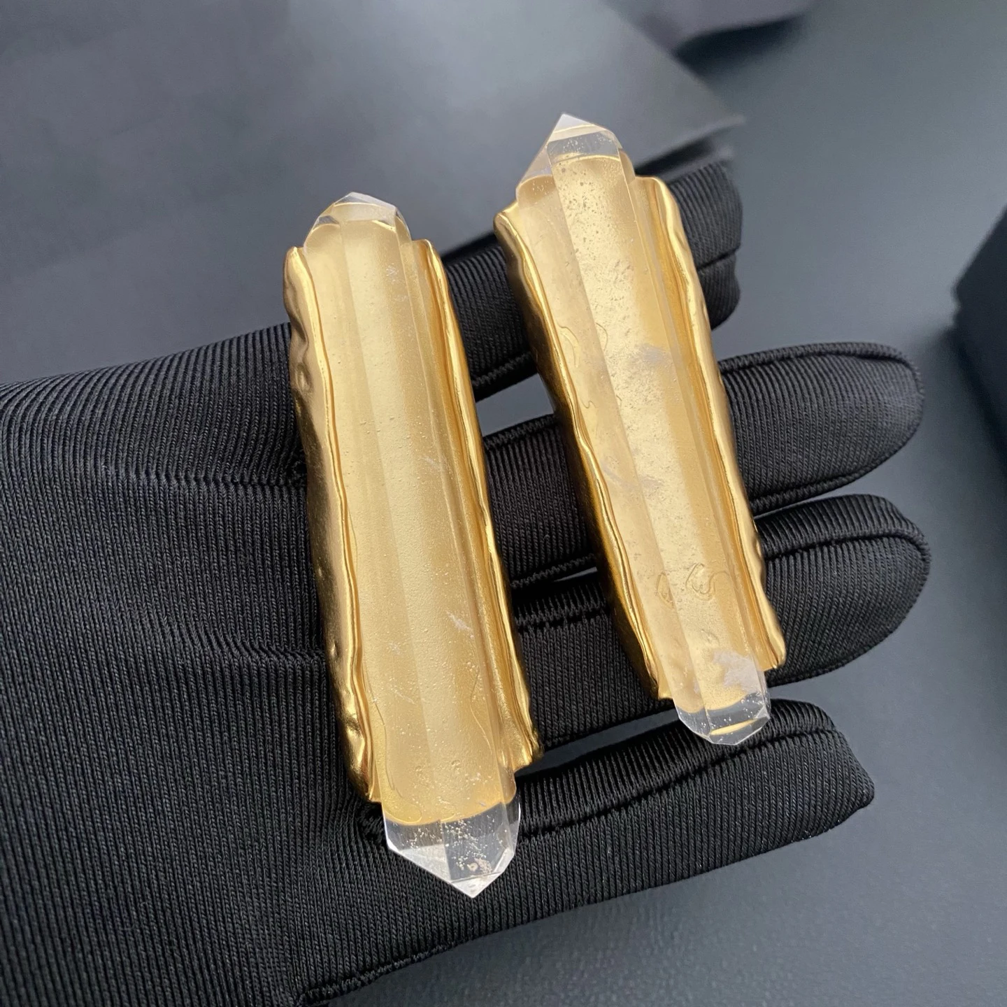 Europe America Designer Brass Gold Plated Natural Crystal Pillar Luxury Earrings Ear Clip Woman Top Quality Expensive Jewelry
Europe America Designer Brass Gold Plated Natural Crystal Pillar Luxury Earrings Ear Clip Woman Top Quality Expensive Jewelry