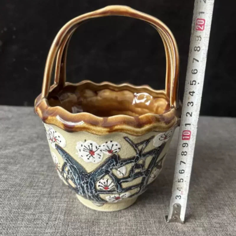Antique Ceramic Plum Blossom Pattern Handheld Basket Desktop Ornament Folk Art Collection Creative Decorative Crafts
Antique Ceramic Plum Blossom Pattern Handheld Basket Desktop Ornament Folk Art Collection Creative Decorative Crafts