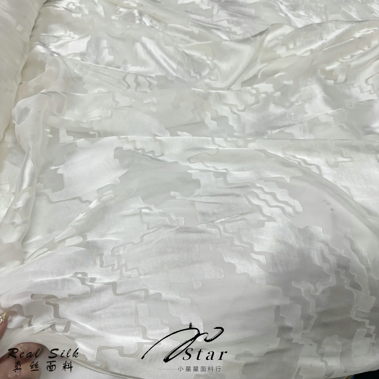 Opal-Finished Crepe Fabric Cheongsam Ancient Chinese Clothing Dress Three-Dimensional Hollow Qiaoqi Satin Cloth Summer
Opal-Finished Crepe Fabric Cheongsam Ancient Chinese Clothing Dress Three-Dimensional Hollow Qiaoqi Satin Cloth Summer