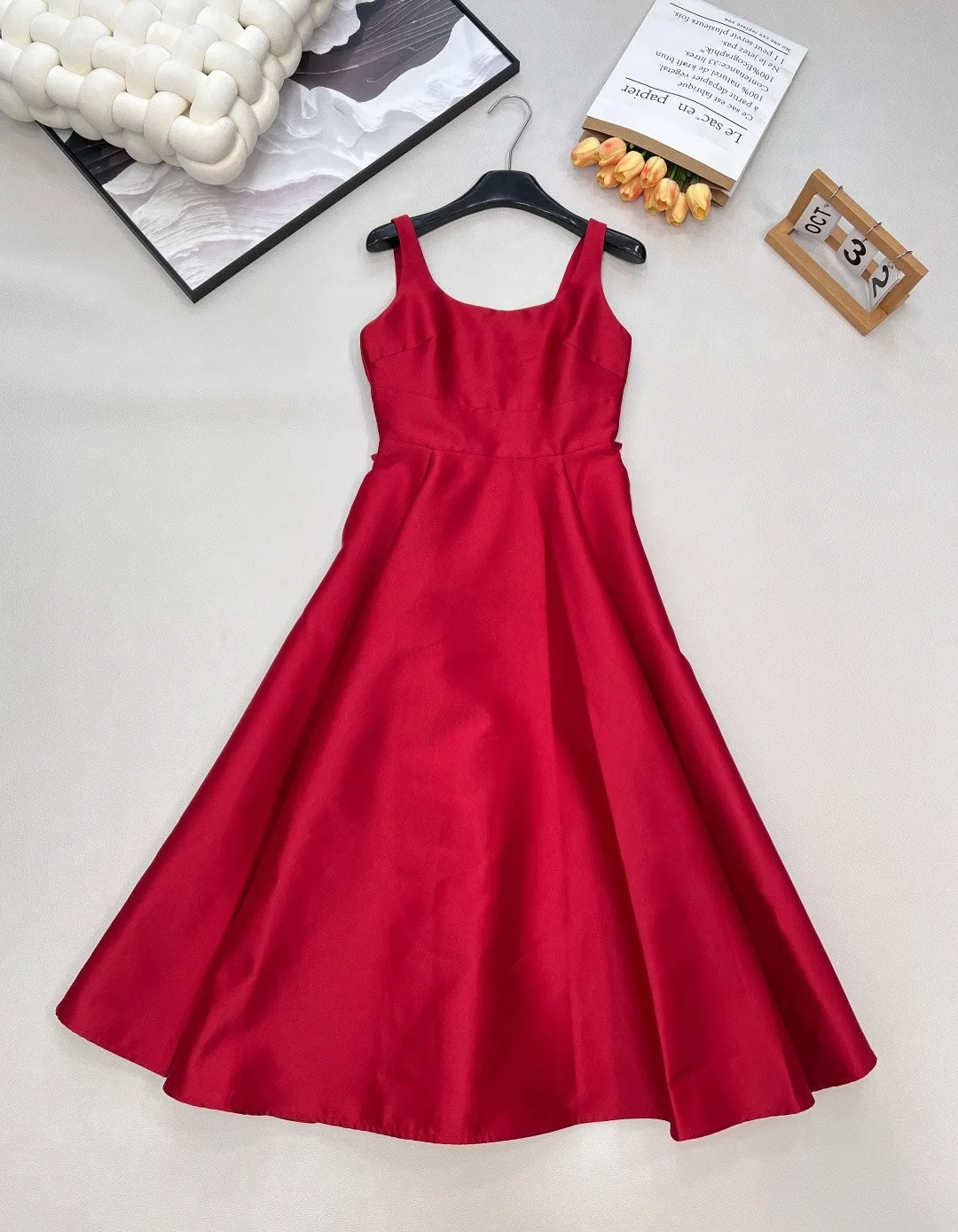 High-Quality Fashion Ladies Solid Color Strap Dress Elegant Pure Tone Women's Gown
High-Quality Fashion Ladies Solid Color Strap Dress Elegant Pure Tone Women's Gown