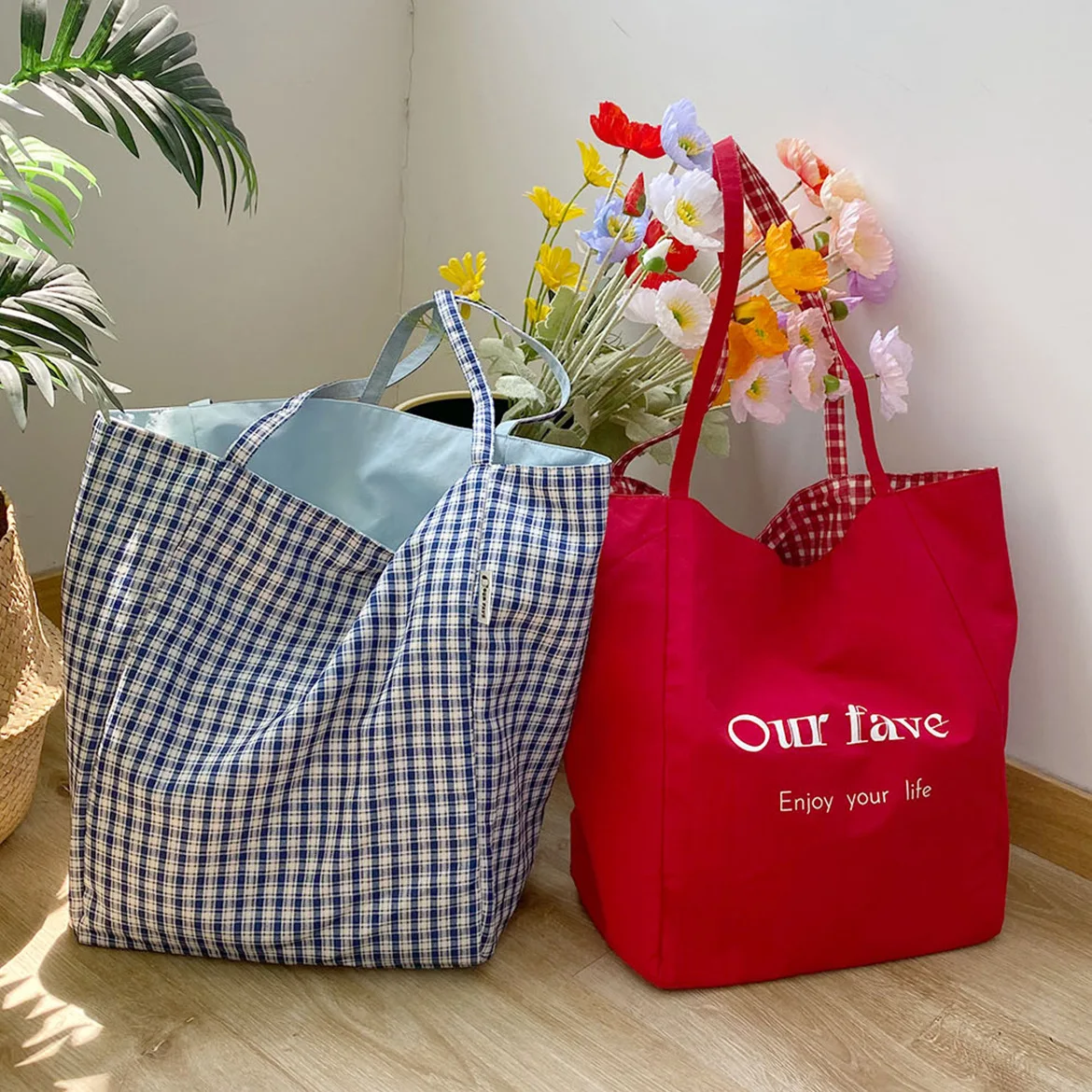 Summer Double-sided Plaid Shoulder Bag for Women Nylon Large Capacity Female Commuter Tote Handbags Travel Cloth Shopping Bag
Summer Double-sided Plaid Shoulder Bag for Women Nylon Large Capacity Female Commuter Tote Handbags Travel Cloth Shopping Bag