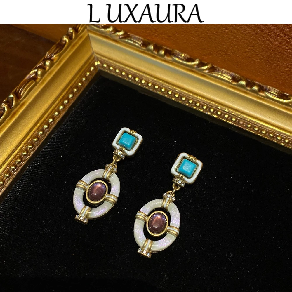 Vintage fashion classic geometric style paired with Bohemian women's Accessory stud earrings
Vintage fashion classic geometric style paired with Bohemian women's Accessory stud earrings