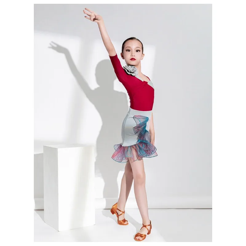 2026 Summer Latin Dance Gown Professional Training & Competition Attire Fringed Tango Stage Outfit Lightweight Performance Dress
2026 Summer Latin Dance Gown Professional Training & Competition Attire Fringed Tango Stage Outfit Lightweight Performance Dress