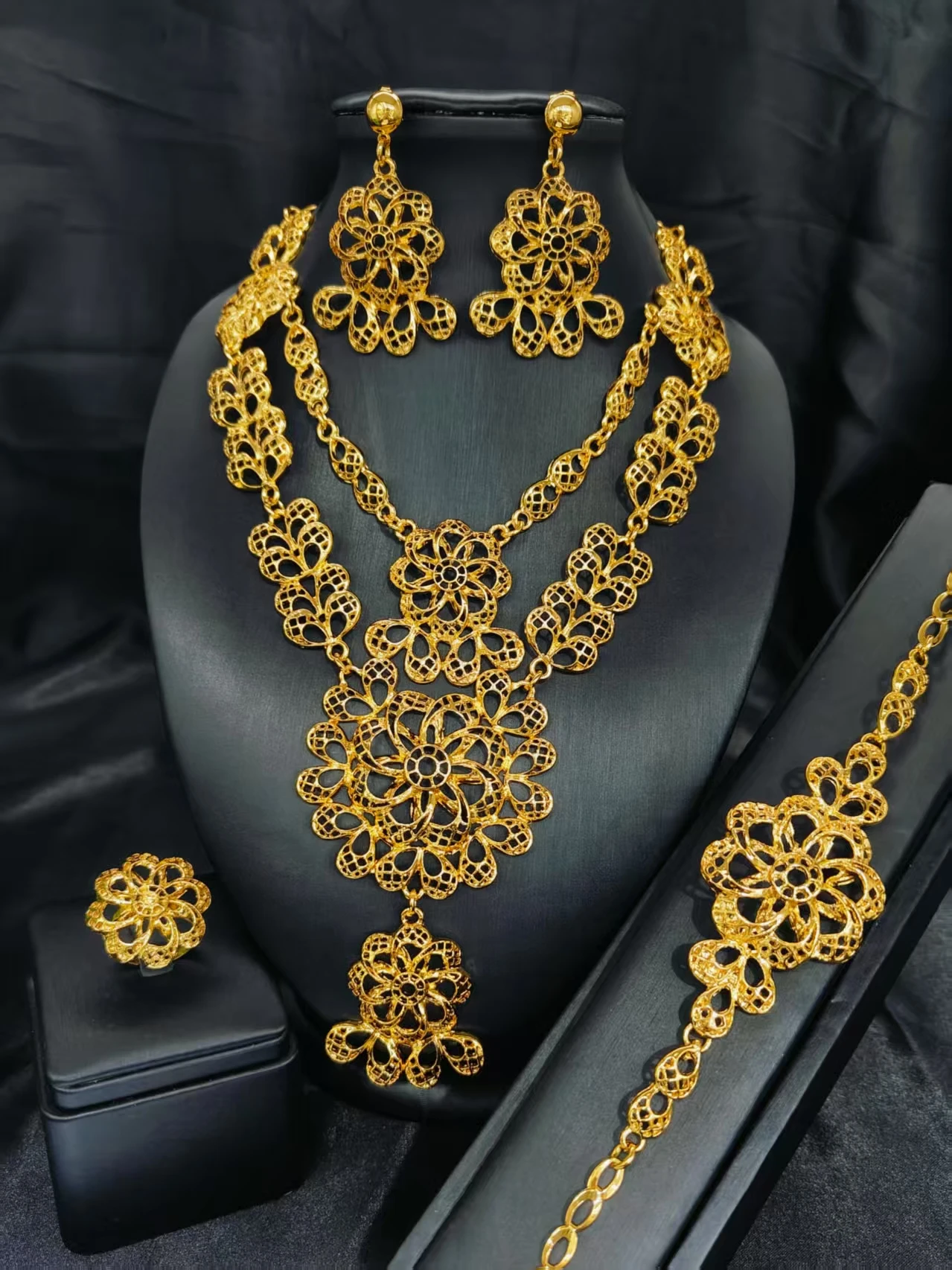 Luxury Indian Dubai 24k Gold Plated Necklace And Earrings Sets For Women Ethiopian Bridal Jewelry Set Wedding Accesorios
Luxury Indian Dubai 24k Gold Plated Necklace And Earrings Sets For Women Ethiopian Bridal Jewelry Set Wedding Accesorios
