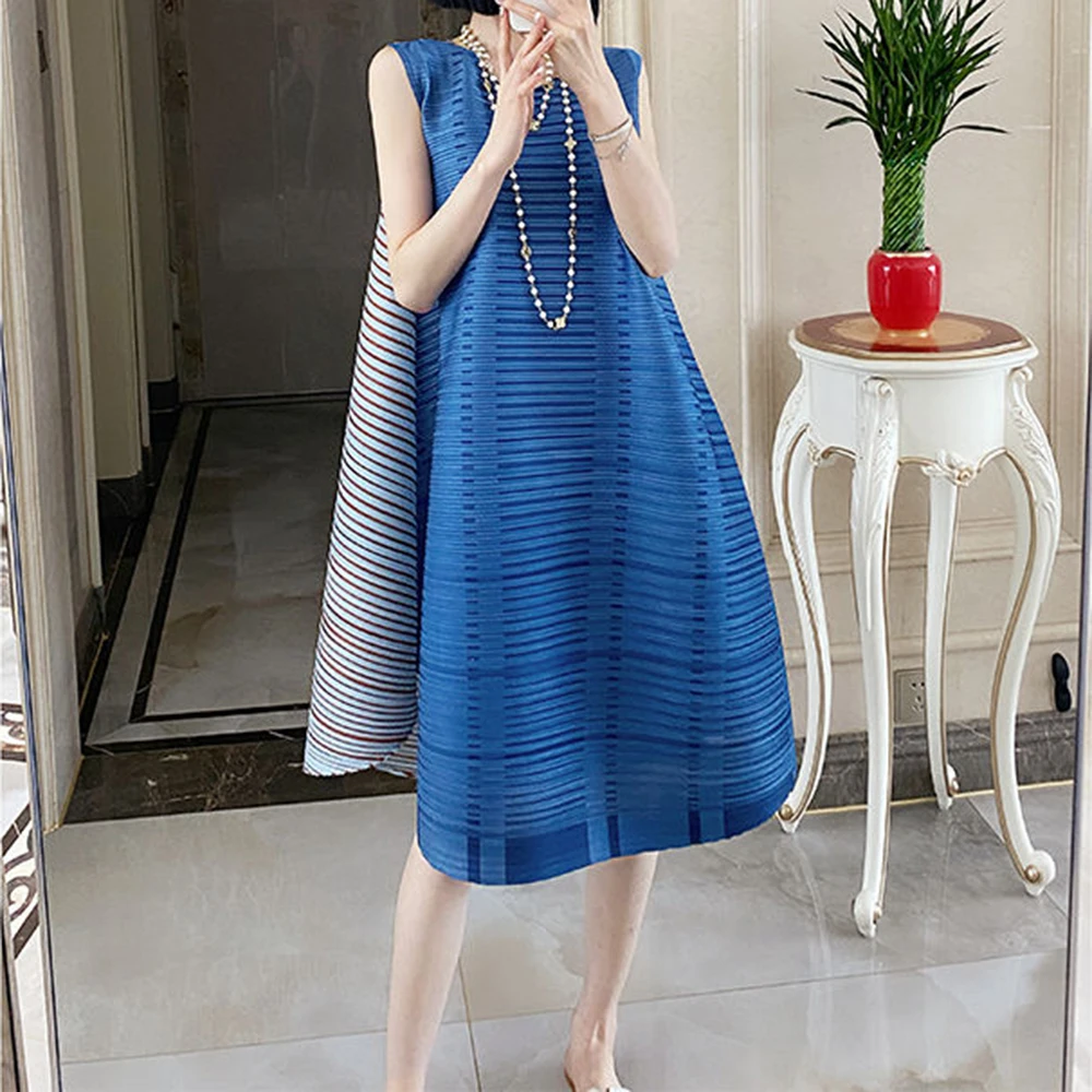 Double sided color blocked striped dress for women in summer, loose fit, sleeveless vest dress, pleated, high-end
Double sided color blocked striped dress for women in summer, loose fit, sleeveless vest dress, pleated, high-end