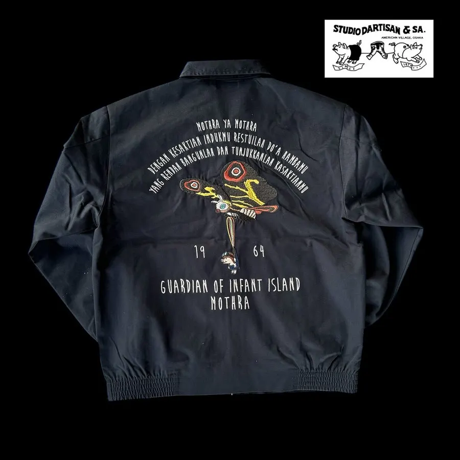 STUDIO Piggy voll bestickte vietnamesische Werkzeugjacke
STUDIO Piggy voll bestickte vietnamesische Werkzeugjacke