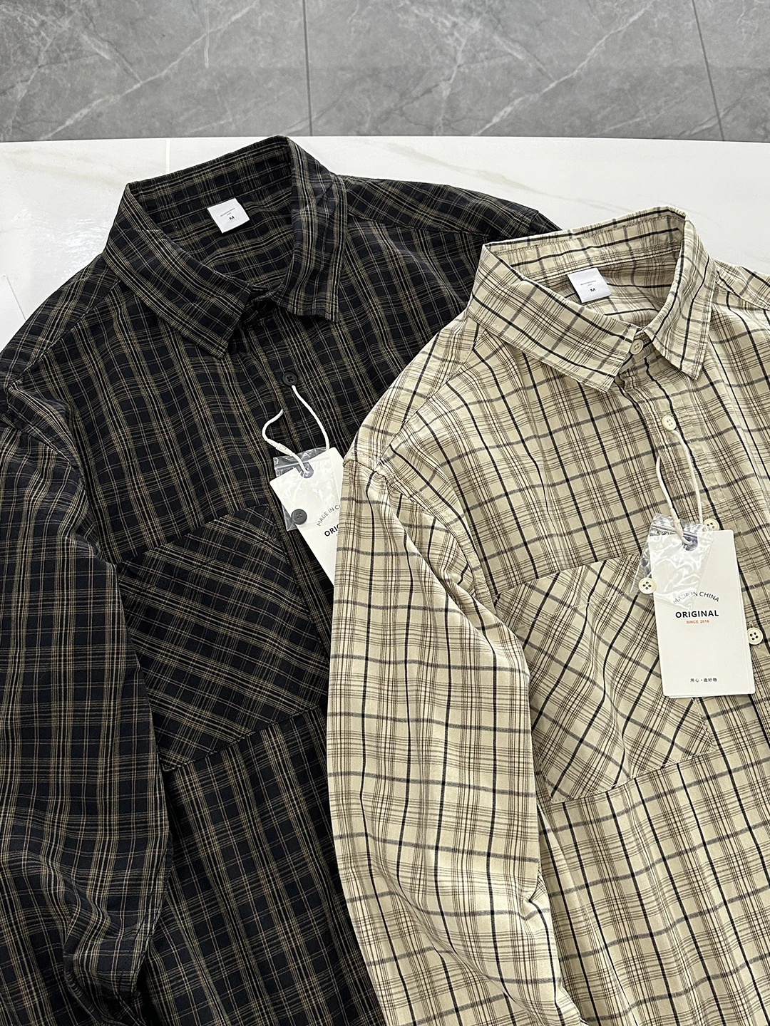 Waed Pure Cotton Long Sve irt Мужская повседневная клетчатая одежда в стиле ретро осенний сезон Универсальная удобная посадка-стойка Bu...
Waed Pure Cotton Long Sve irt Мужская повседневная клетчатая одежда в стиле ретро осенний сезон Универсальная удобная посадка-стойка Bu...