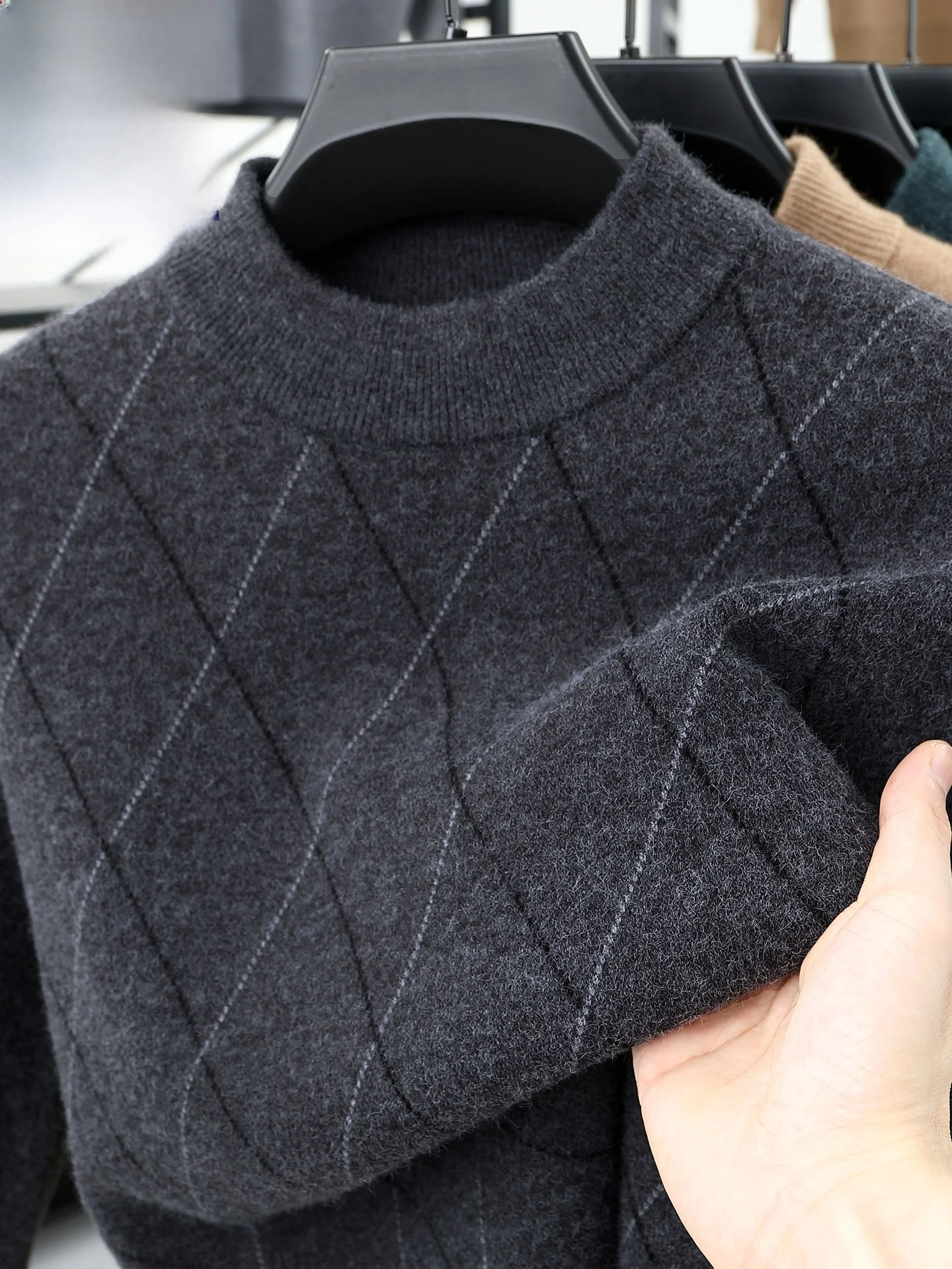 Thiened Pure Camere Sweater Men's f High Collar Mid-Year Knitted Woolen irt Rhombus Pattern Busin Casual Sle
Thiened Pure Camere Sweater Men's f High Collar Mid-Year Knitted Woolen irt Rhombus Pattern Busin Casual Sle