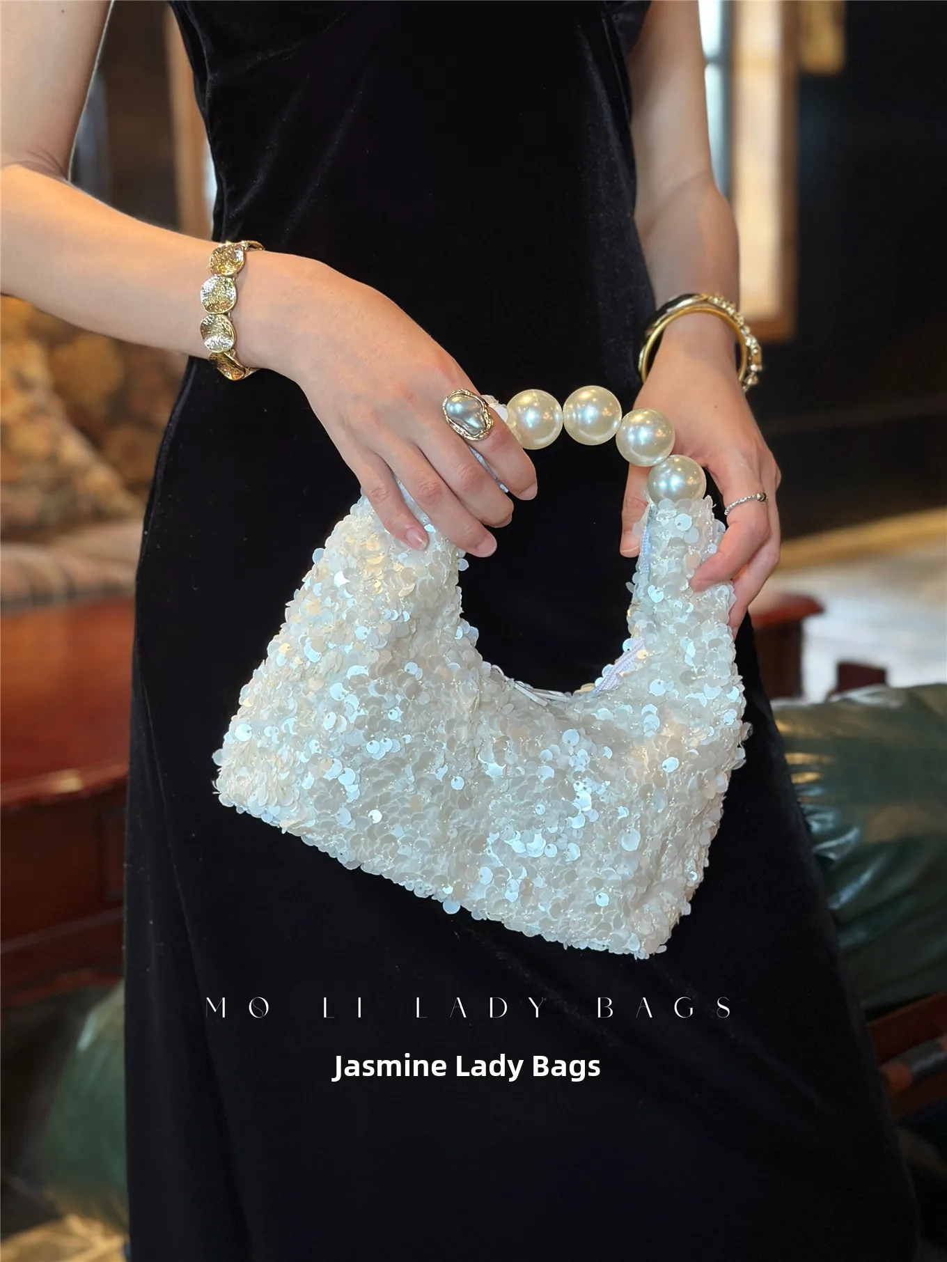Shiny Pearl Handbag Crossbody Phone Bag Fashionable Small Batch Boston Sequin Handbag Elegant Glowing Women's Summer Bag
Shiny Pearl Handbag Crossbody Phone Bag Fashionable Small Batch Boston Sequin Handbag Elegant Glowing Women's Summer Bag