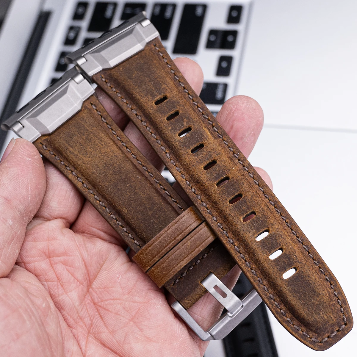 TOP Genuine Leather Band for Apple Watch Ultra 3/2/1 49mm 46mm 45mm Stainless Steel Connector Strap for iWatch Series 11 10 9 8
TOP Genuine Leather Band for Apple Watch Ultra 3/2/1 49mm 46mm 45mm Stainless Steel Connector Strap for iWatch Series 11 10 9 8
