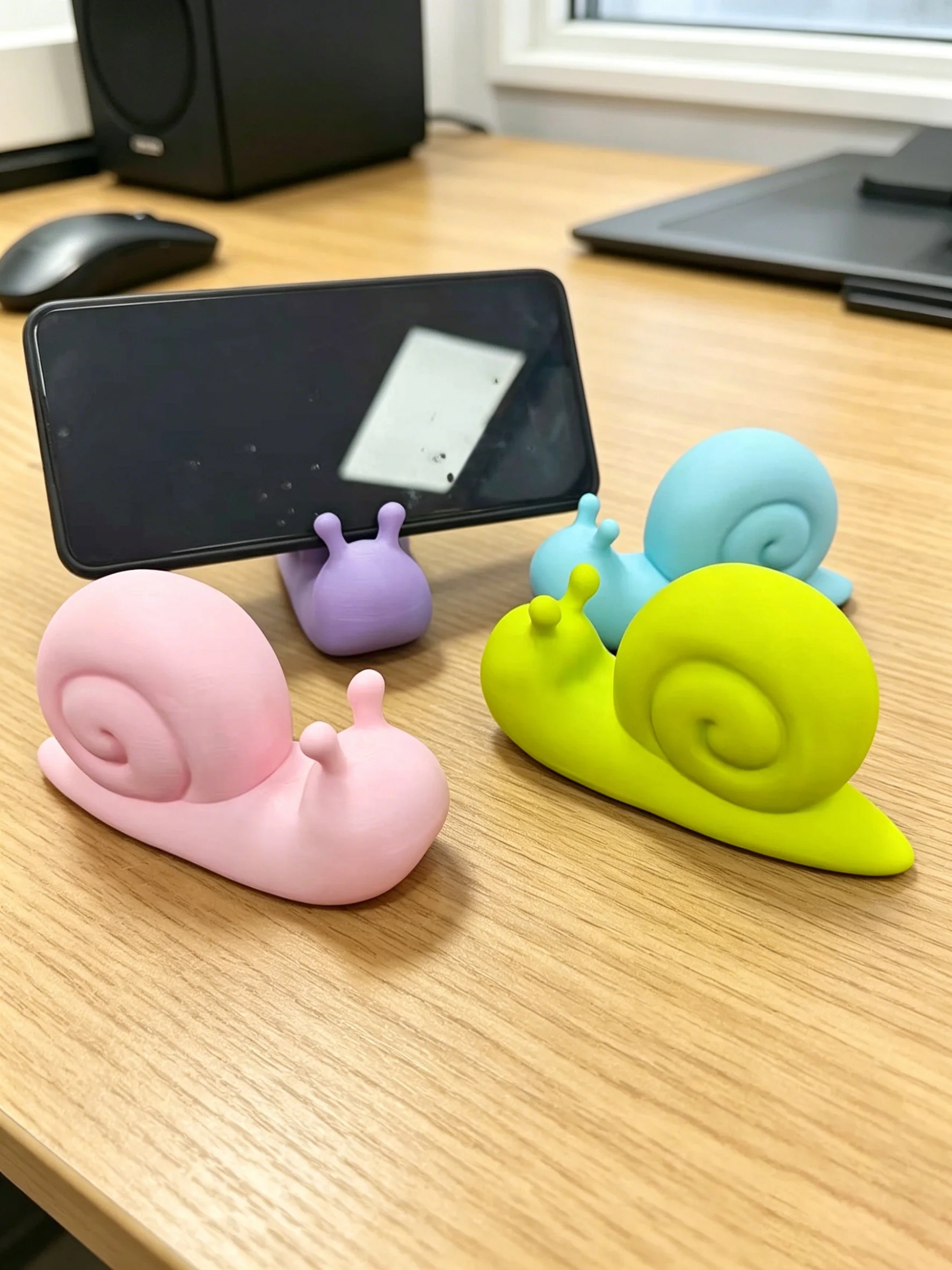 Многоцветный 3D-печатный держатель для телефона в форме улитки, изготовленный из пластика, доступен в различных цветах.
Многоцветный 3D-печатный держатель для телефона в форме улитки, изготовленный из пластика, доступен в различных цветах.