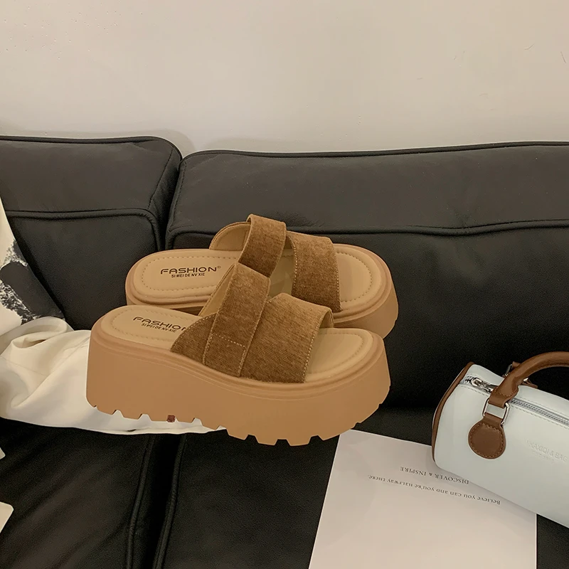 Casual daily women's one strap sandals solid flat non slip slides basic minimalist fashion slippers for outdoor shopping trips
Casual daily women's one strap sandals solid flat non slip slides basic minimalist fashion slippers for outdoor shopping trips