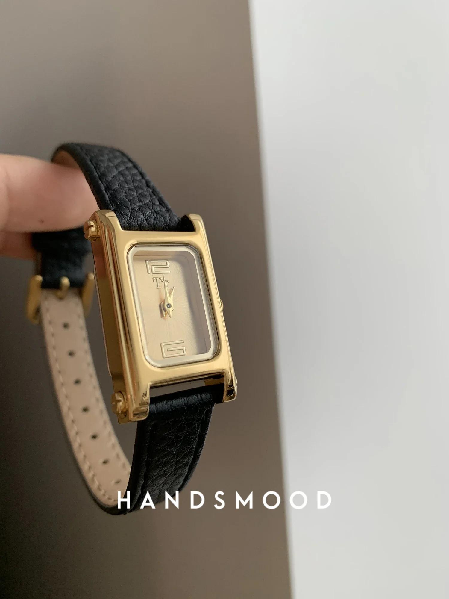 Medieval style retro temperament square minimalist small dial genuine leather fashionable trend watch for women
Medieval style retro temperament square minimalist small dial genuine leather fashionable trend watch for women