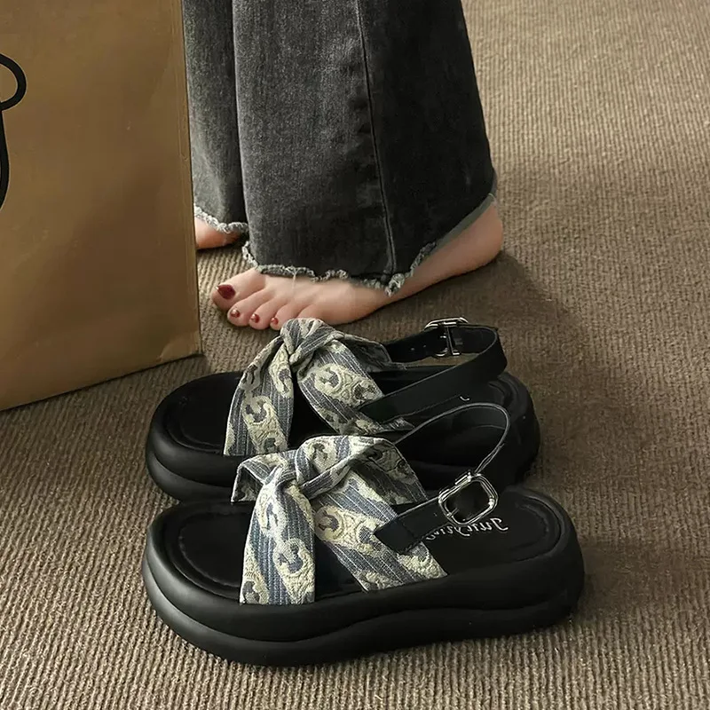 Fashionable Black Thick Soled Roman Sandals for Women's Summer Outerwear with Skirt 2026 New Beach Shoes for Women's Sandals
Fashionable Black Thick Soled Roman Sandals for Women's Summer Outerwear with Skirt 2026 New Beach Shoes for Women's Sandals